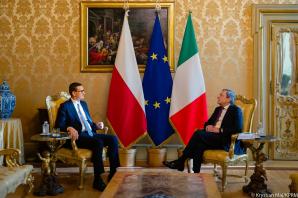 Premier Morawiecki w stolicy Włoch spotkał się z premierem Mario Draghim. Omówiono m.in. wzmocnienie obecności wojskowej Rosji wokół Ukrainy, presję na Ukrainę i Mołdawię