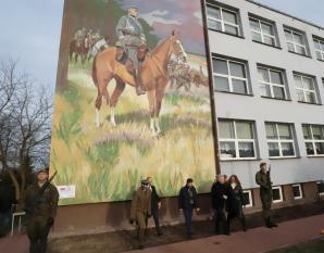 Patriotyczny mural odsłonięty w Potworowie.