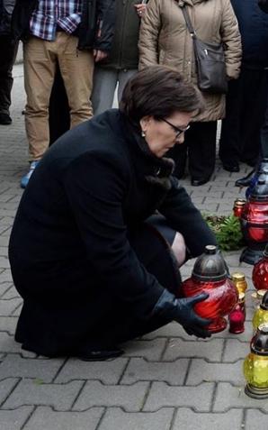 Premier Ewa Kopacz uczciła pamięć ofiar zamachów terrorystycznych w Paryżu