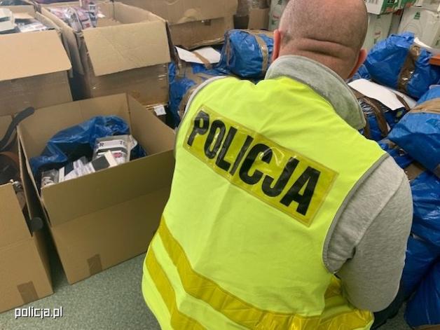 [VIDEO] Policjanci zabezpieczyli podrobioną odzież wartą blisko 1 mln zł
