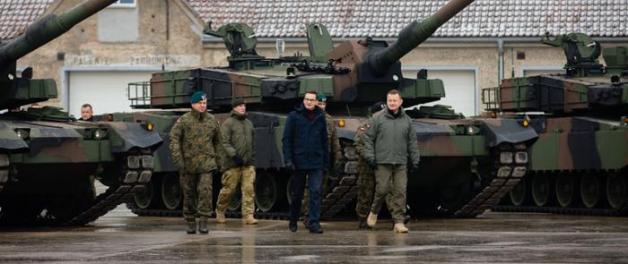 Premier Mateusz Morawiecki i wicepremier Mariusz Błaszczak w Morągu przekazali Wojsku Polskiemu najnowsze czołgi K2